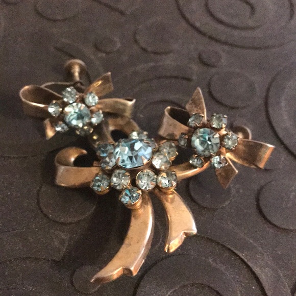 Vintage Brooch & matching twist on Earrings - Picture 1 of 3